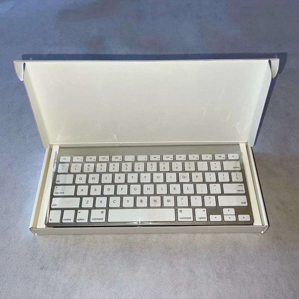 Apple Mac Wireless Bluetooth Keyboard with box model A1314